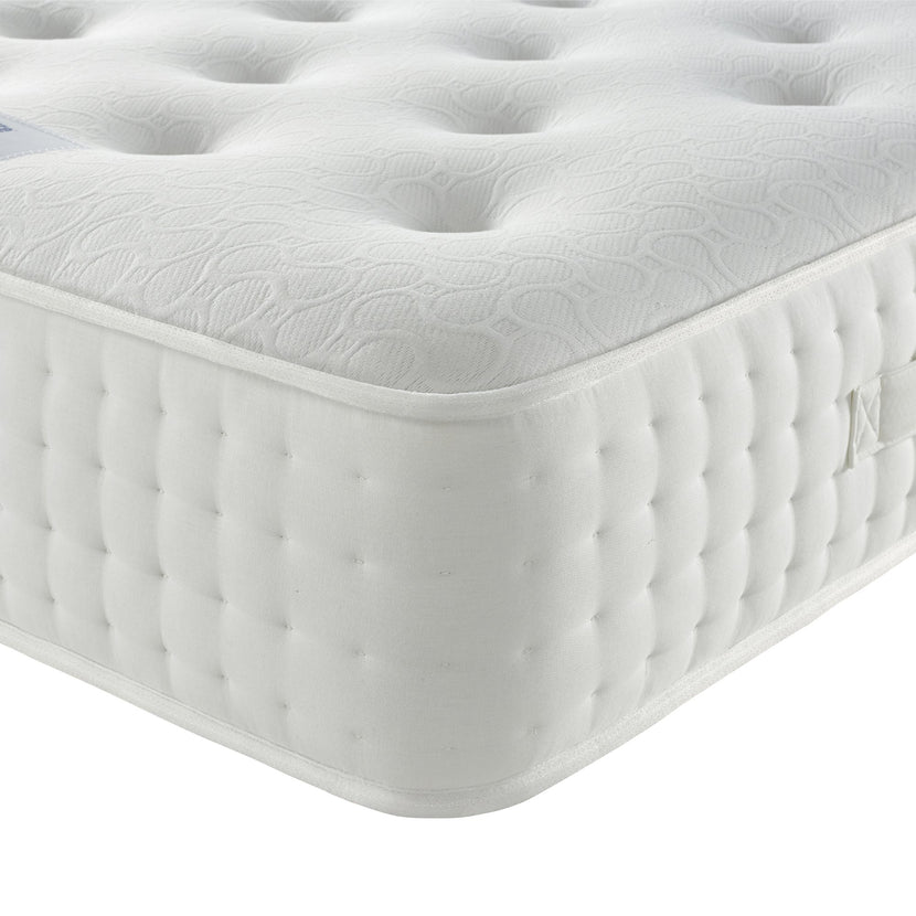 Latex 1000 Mattress Corner Close Up